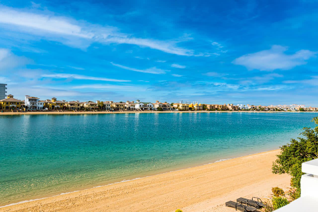 Beach for villa for short term rent at Palm Jumeirah Dubai