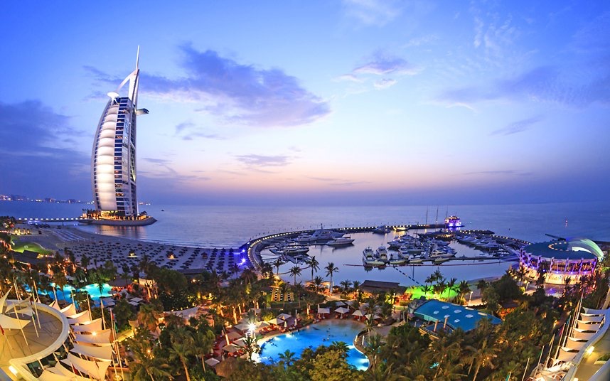 Jumeirah Beach Hotel in Dubai