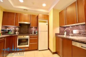 Kitchen in Holiday apartment for short stay (rent) in Fairmont at Palm Jumeirah 