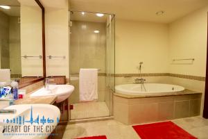 Bathroom in holiday apartment in Fairmont at Palm_Jumeirah in Dubai