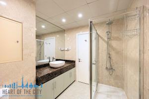 Master bathroom in Apartment for rent in Rimal in JBR Dubai