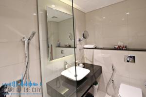 Bathroom in Studio-Apartment for short stay in Majestine at Business Bay Dubai