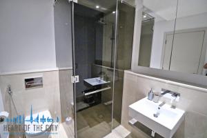 Bathroom in apartment for short stay in The 8 at the Palm Jumeirah Dubai