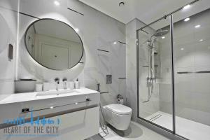 Bathroom in Vacation Apartment for daily and monthly rent in Beach Vista in Dubai Harbour