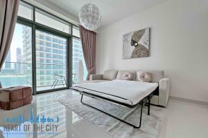 Sofa-bed in Vacation Apartment for daily and monthly rent in Beach Vista in Dubai Harbour