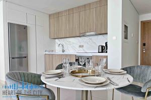 Dining area in Holiday apartment for short term rent in beach vista in dubai harbour