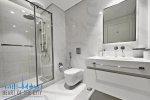 Bathroom in Holiday apartment for short term rent in beach vista in dubai harbour
