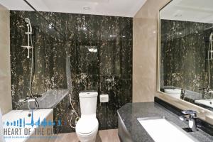Bathroom in 1BR-Apartment for short term daily rent in Elite Downtown Dubai