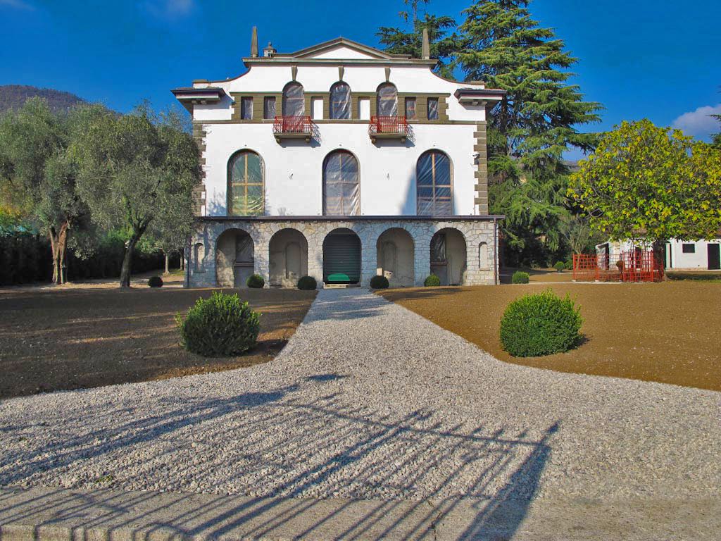 villa Piero Portaluppi sale garda italy